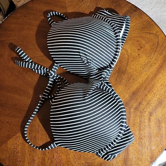 BRAND NEW SHADE&SHORE BLACK & WHITE STRIPE BIKINI TOP - Picture 4 of 11